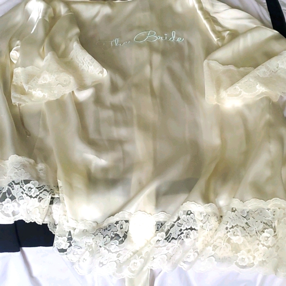 Wedding Day Robe - Picture 4 of 4